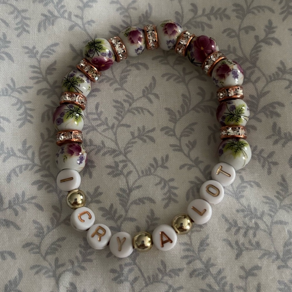 Taylor Swift “I CRY A LOT” ICDIWABH friendship bracelet